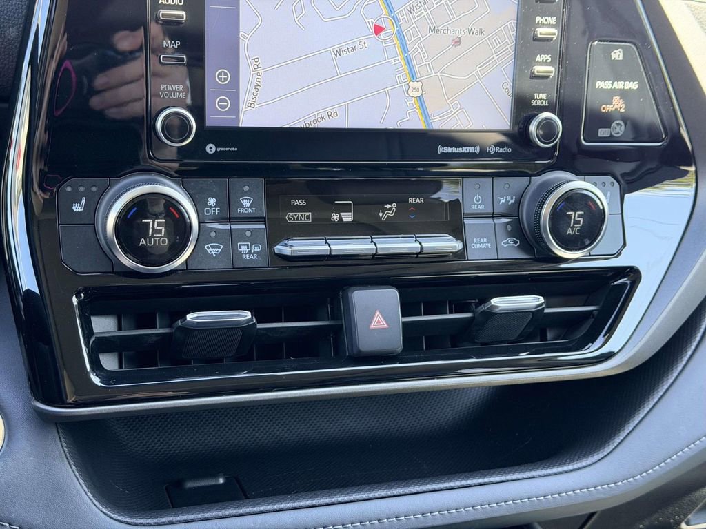 Used 2022 Toyota Highlander XLE image 5