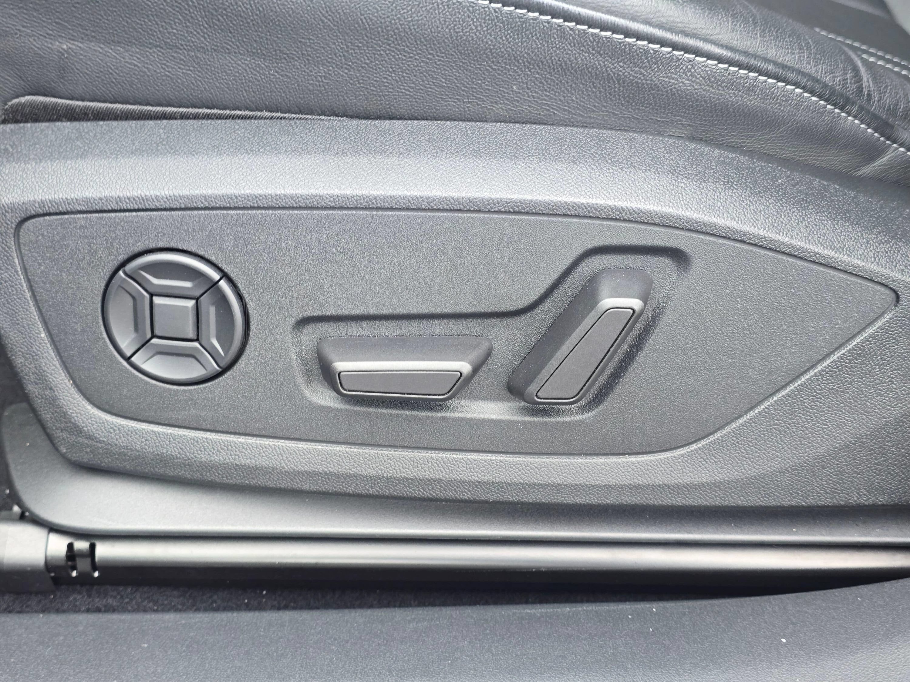 Used 2023 Audi Q4 e-tron Premium Plus w/ Premium Plus AWD/4WD image 40