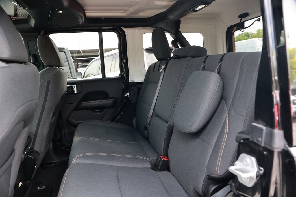Used 2025 Jeep Wrangler Unlimited Sahara w/ Safety Group AWD/4WD image 33