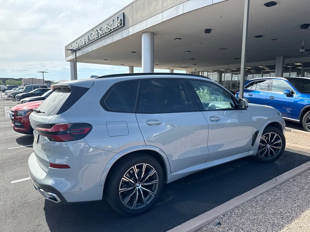 Used 2024 BMW X5 sDrive40i w/ M Sport Package RWD image 4