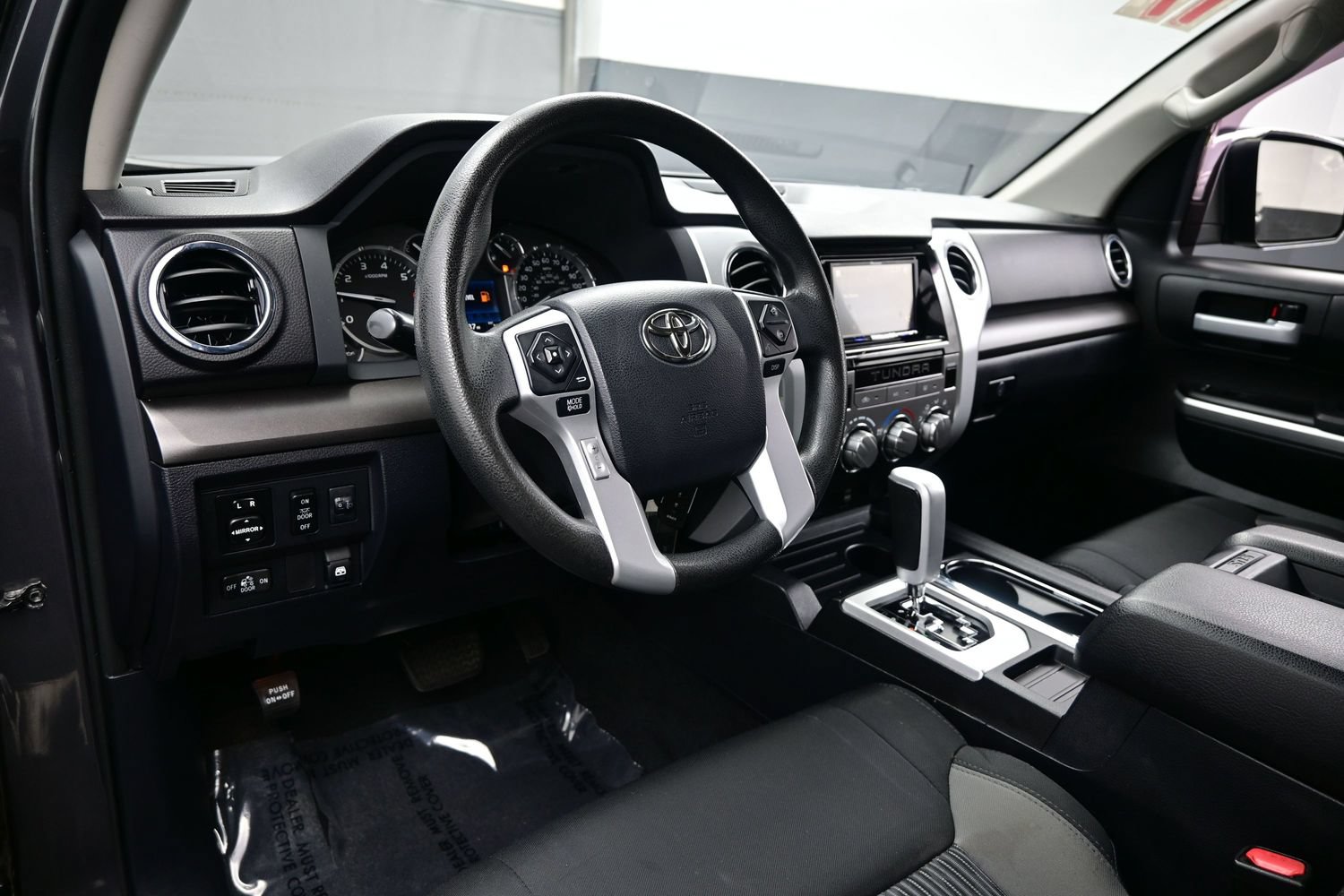 Used 2017 Toyota Tundra SR5 w/ SR5 Upgrade Package AWD/4WD image 13