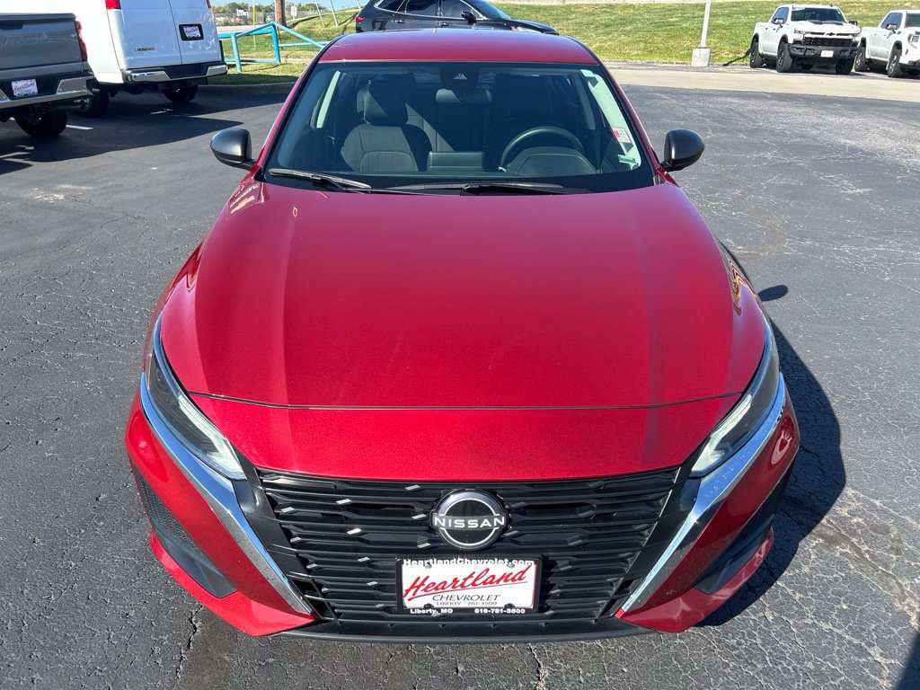 Used 2025 Nissan Altima 2.5 SV FWD image 2