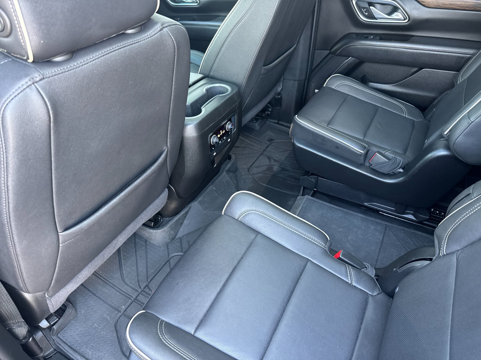 Used 2024 Chevrolet Suburban Premier w/ Premium Package AWD/4WD image 14