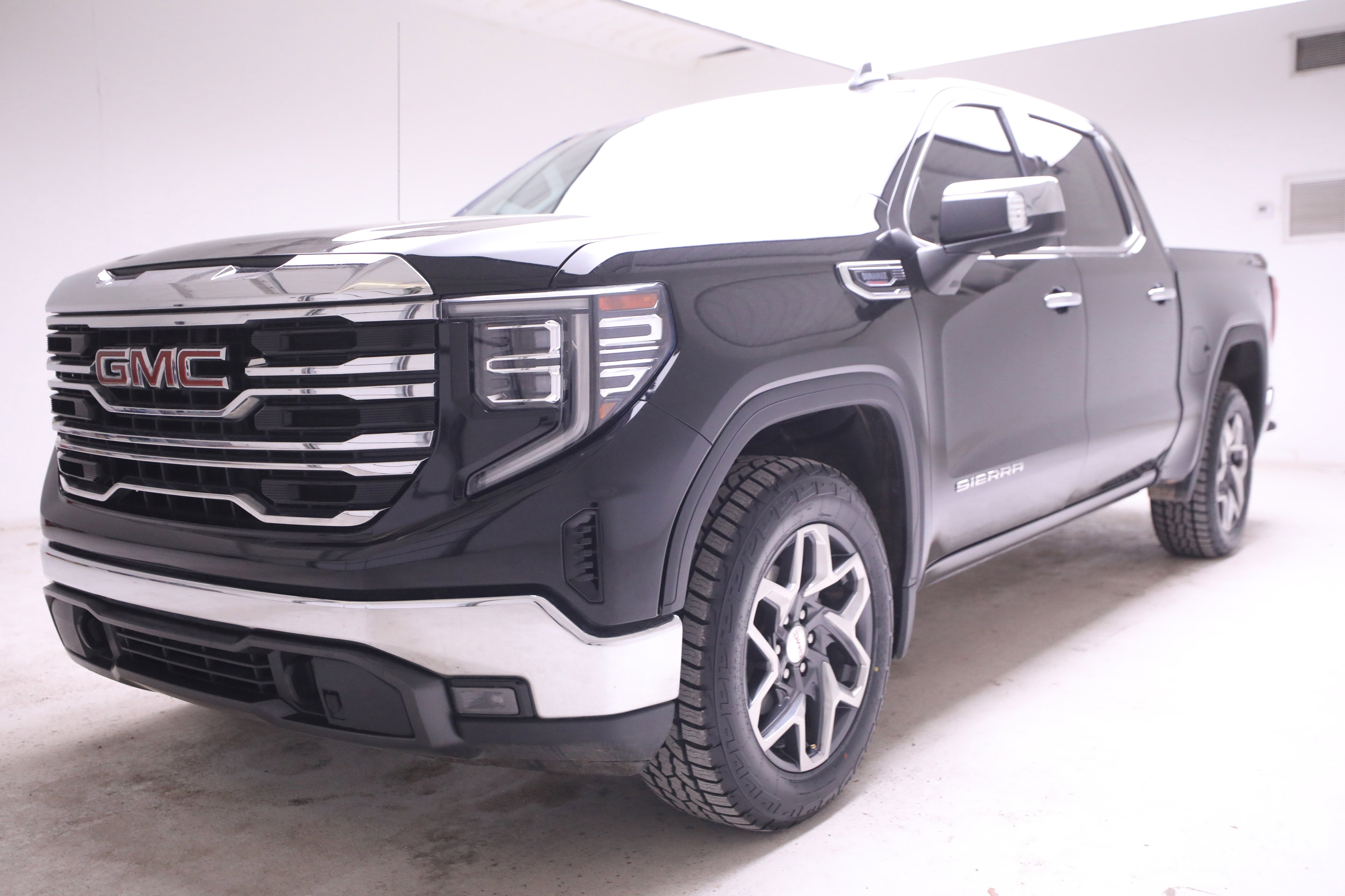 Used 2023 GMC Sierra 1500 SLT w/ SLT Premium Package