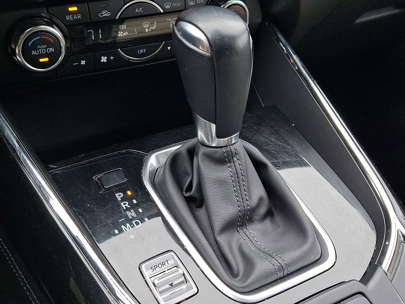 Used 2018 MAZDA CX-9 Grand Touring AWD/4WD image 16