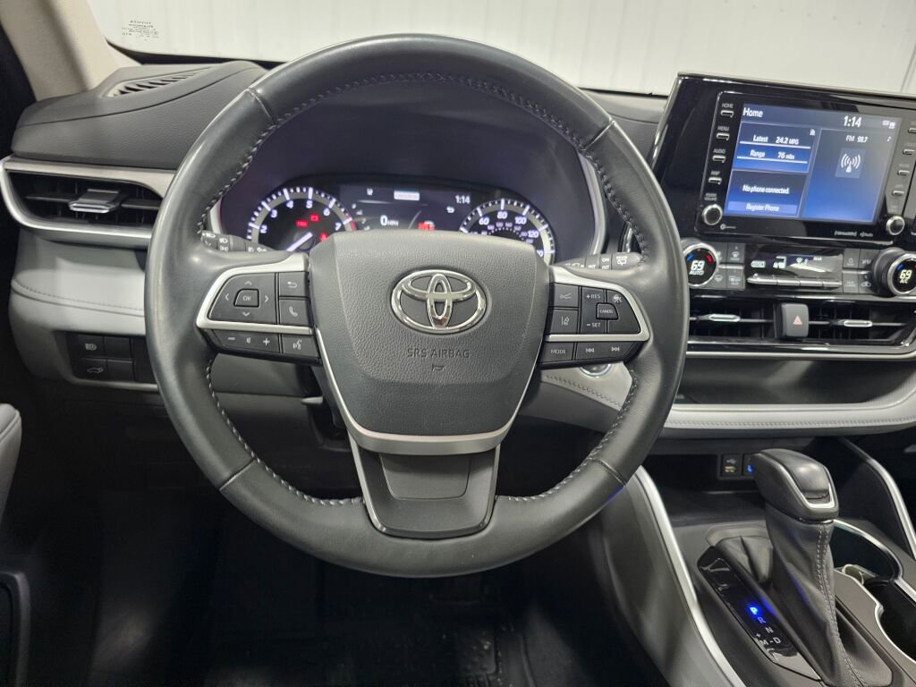 Used 2022 Toyota Highlander XLE image 16
