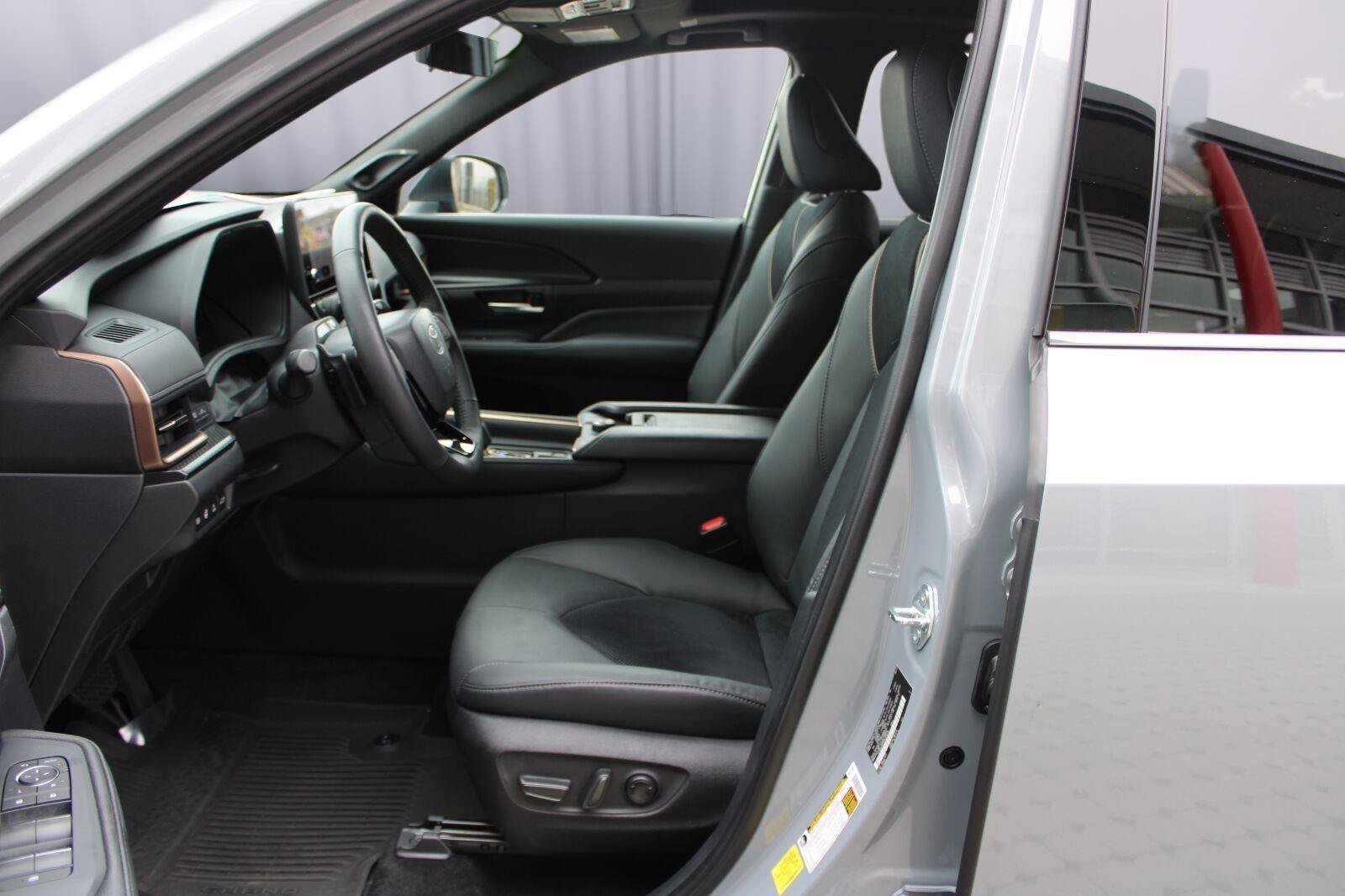 Used 2025 Toyota Grand Highlander AWD Hybrid image 37