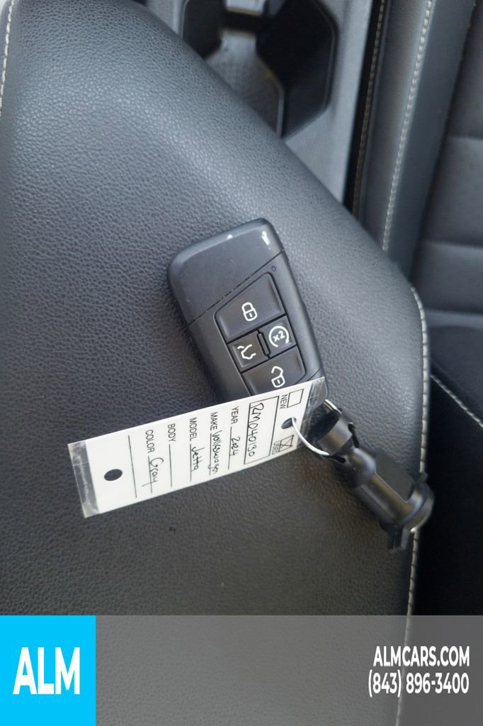 Used 2024 Volkswagen Jetta SE image 33
