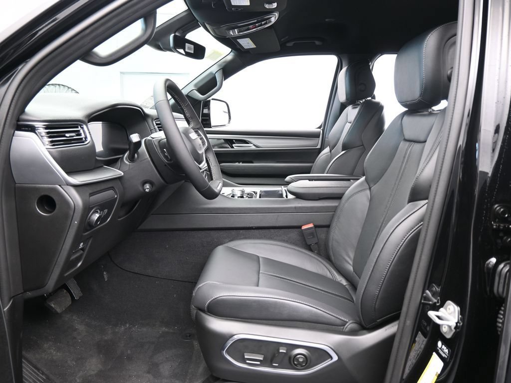 New 2026 Jeep Grand Wagoneer L Limited AWD/4WD image 11