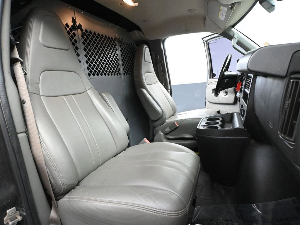 Used 2018 GMC Savana 2500 image 40