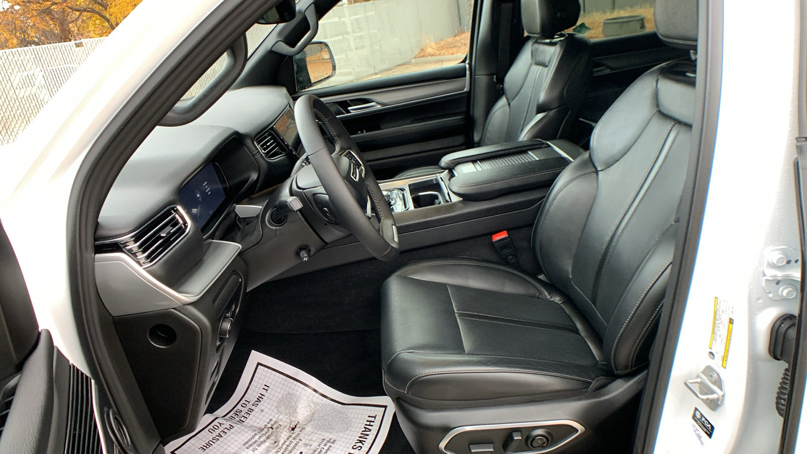 Used 2025 Jeep Wagoneer 4WD image 14