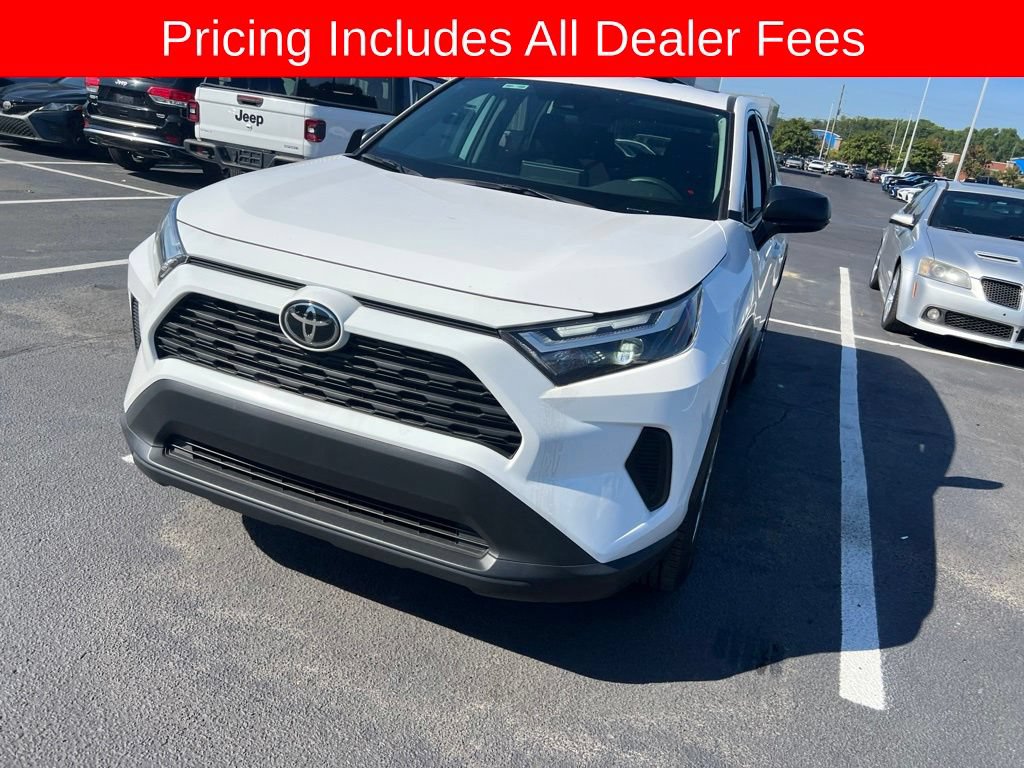 Used 2025 Toyota RAV4 LE AWD/4WD image 6