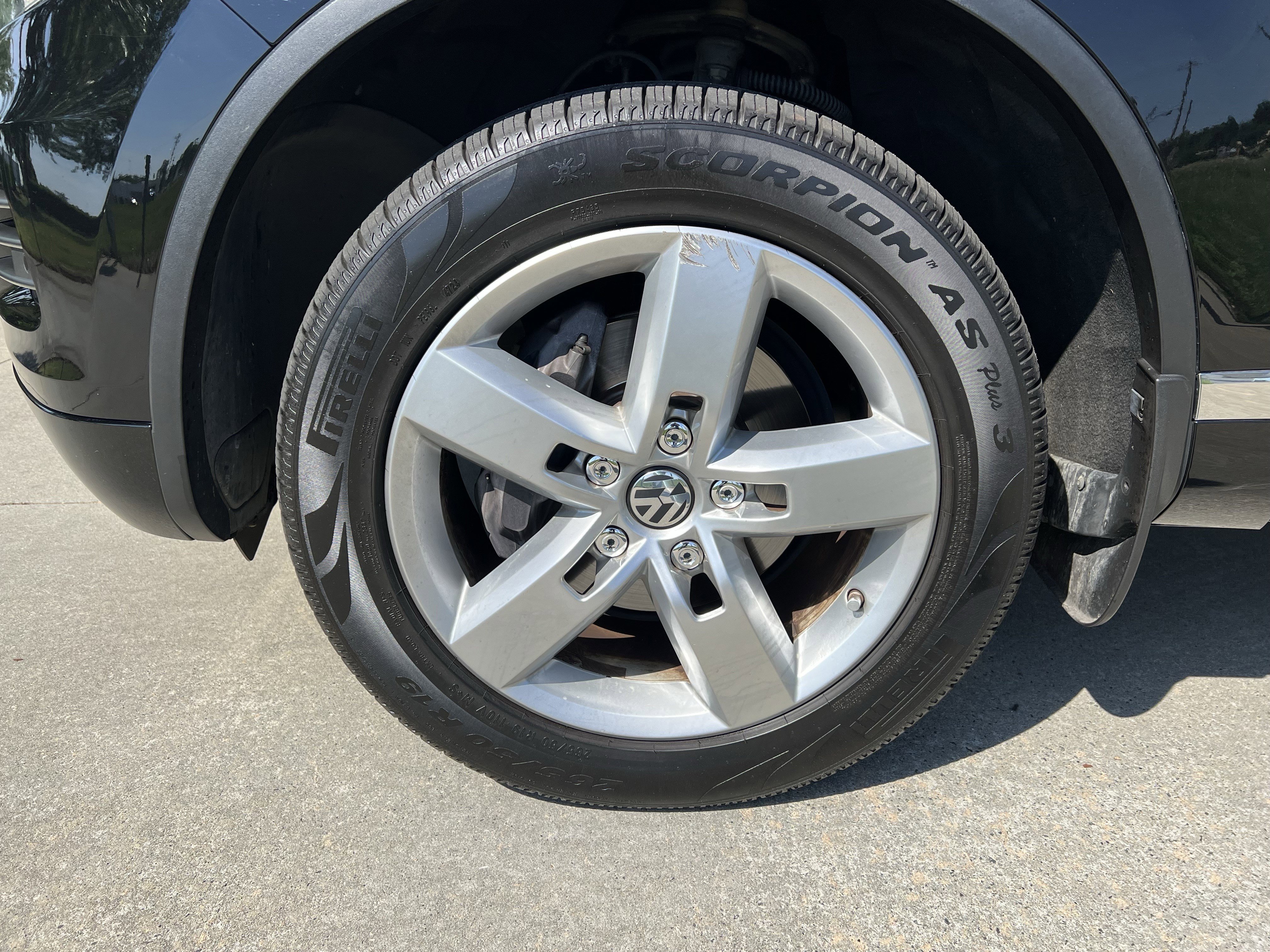 Used 2012 Volkswagen Touareg Sport AWD/4WD image 13