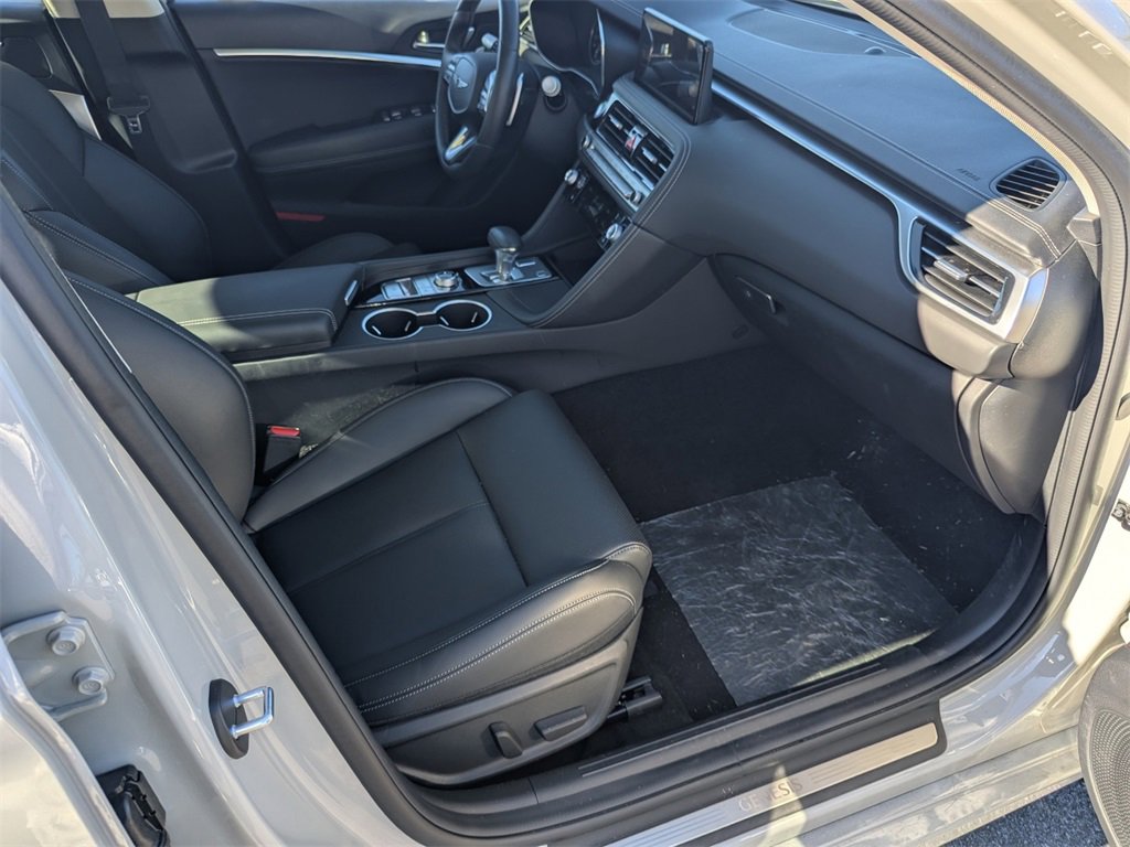 Used 2025 Genesis G70 2.5T image 12