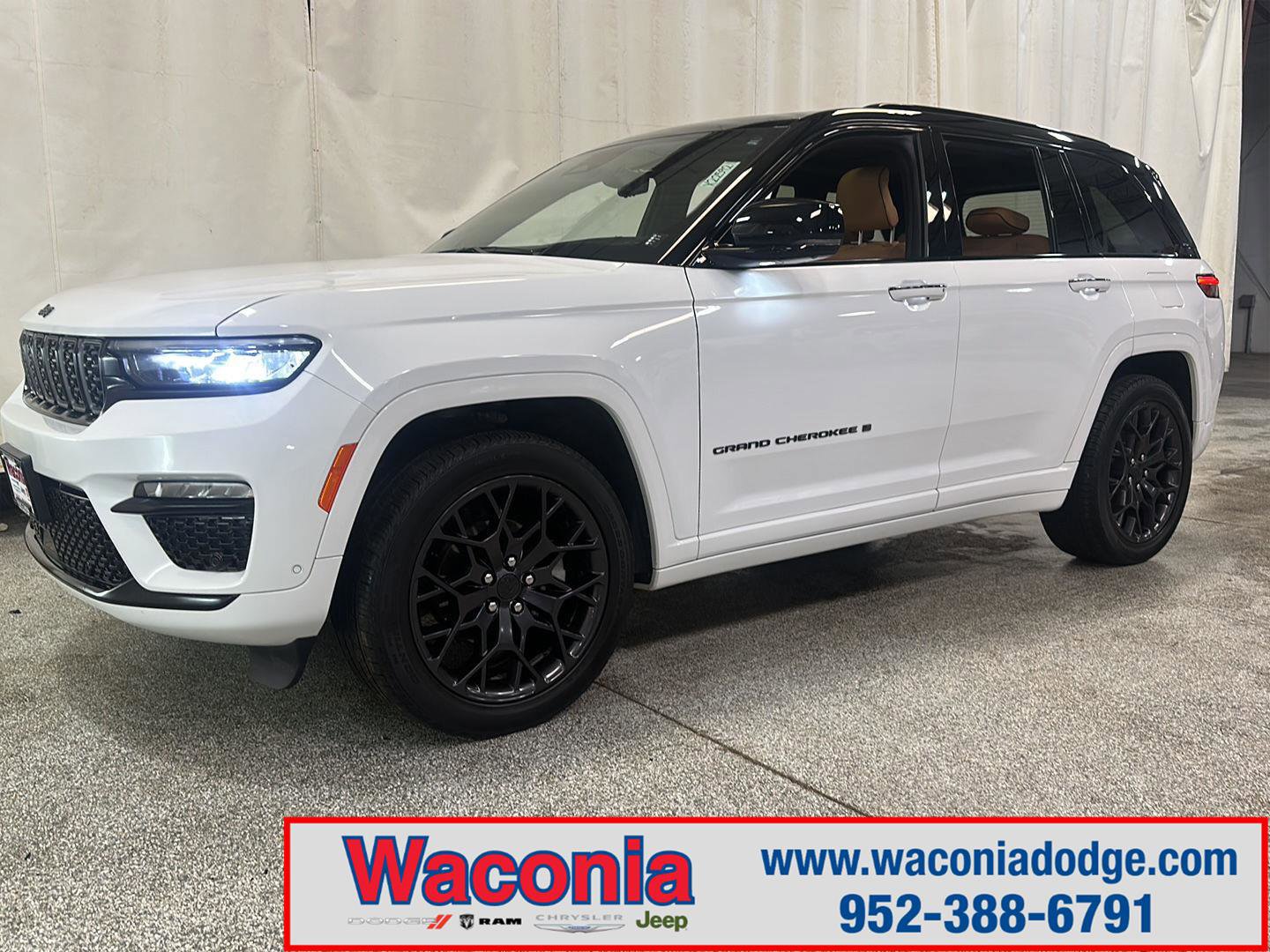 Used 2024 Jeep Grand Cherokee Summit AWD/4WD image 1