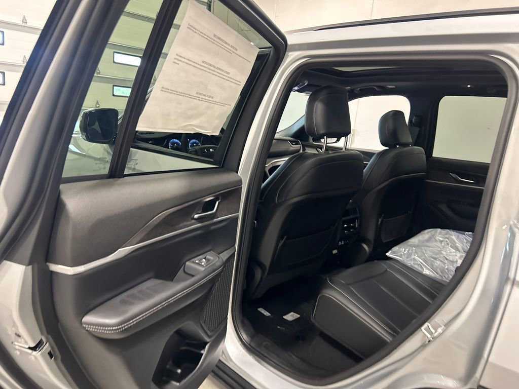 New 2025 Jeep Grand Cherokee Limited image 30