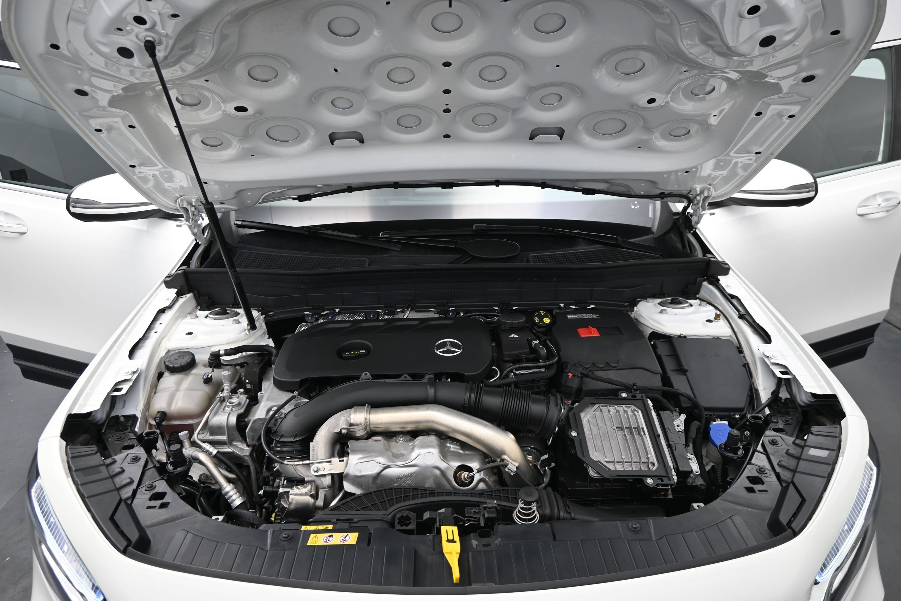 Used 2025 Mercedes-Benz GLB 250 4MATIC image 21