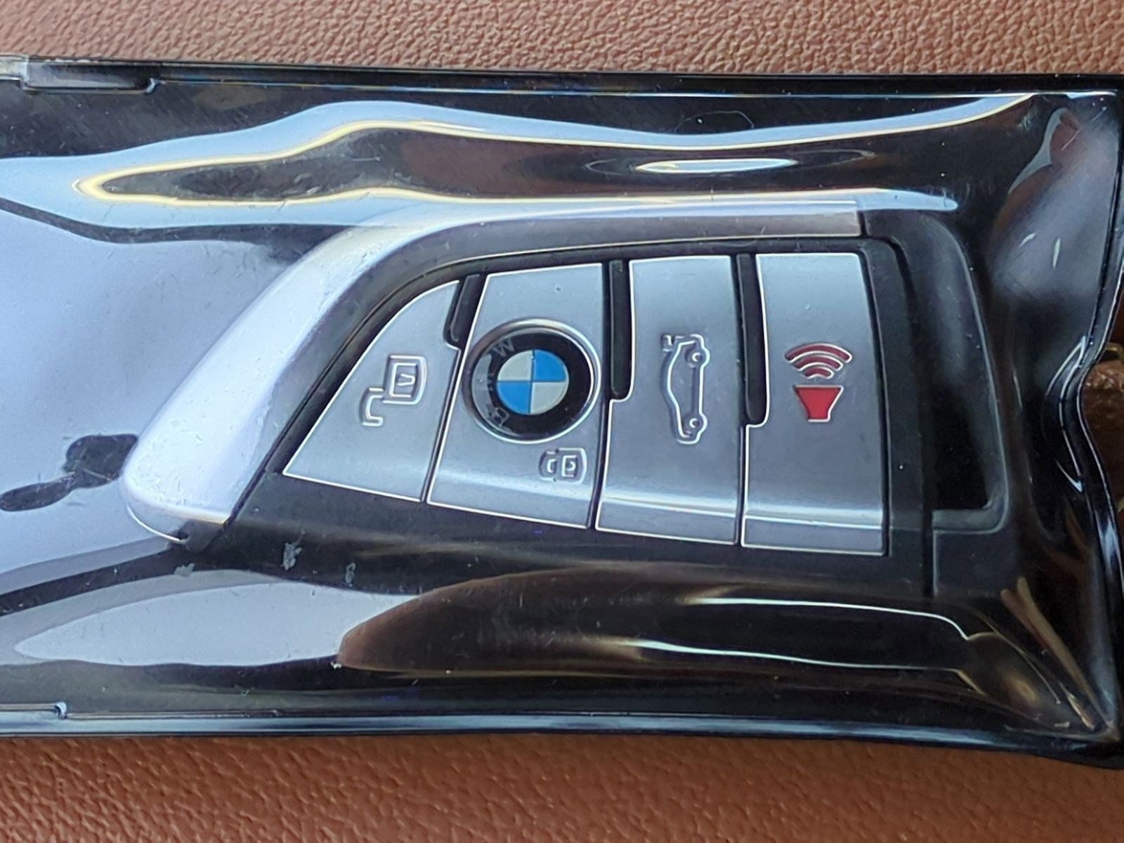 Used 2022 BMW X6 xDrive40i w/ M Sport Package image 33