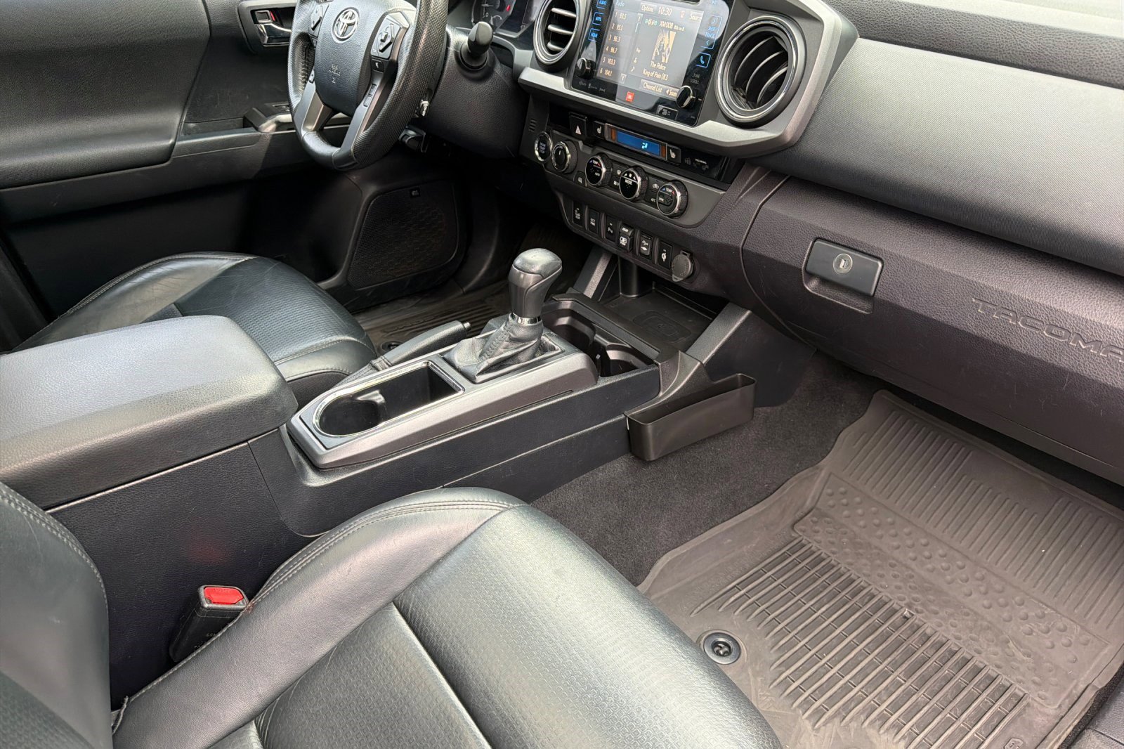 Used 2018 Toyota Tacoma TRD Off-Road AWD/4WD image 19