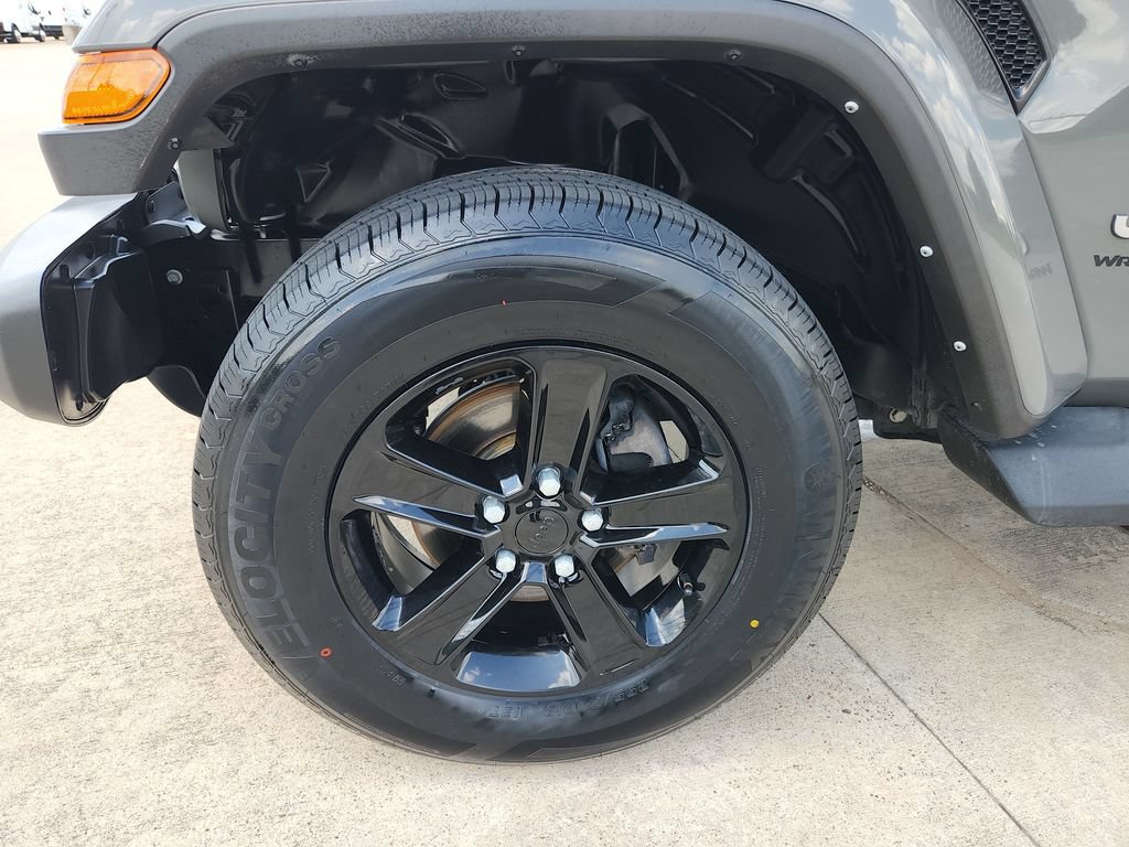 Used 2023 Jeep Wrangler Unlimited Sahara w/ LED Lighting Group AWD/4WD image 32