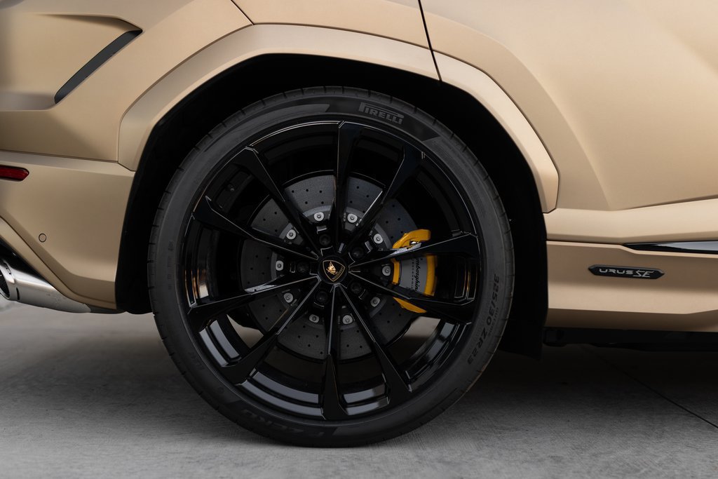 Used 2025 Lamborghini Urus SE AWD/4WD image 5