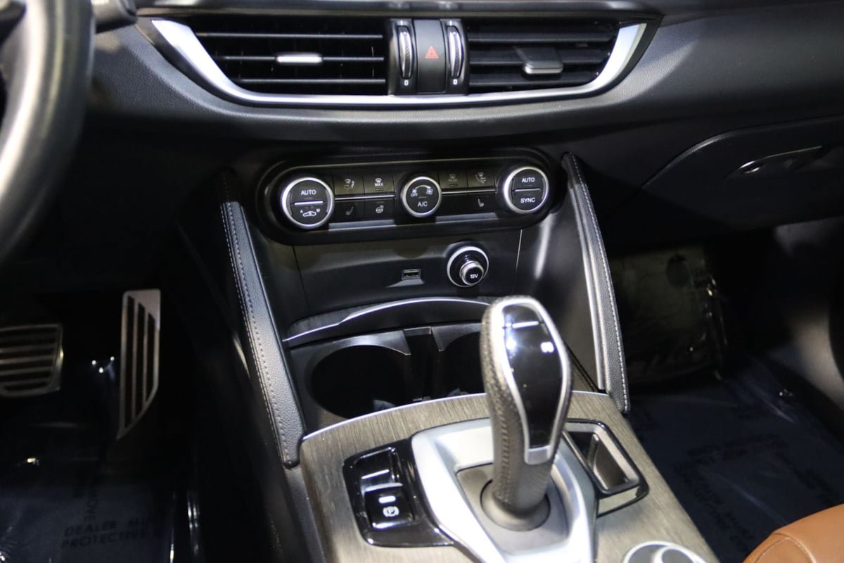 Used 2022 Alfa Romeo Stelvio Ti AWD/4WD image 45