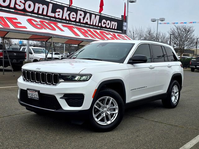 Certified 2025 Jeep Grand Cherokee Laredo X image 3