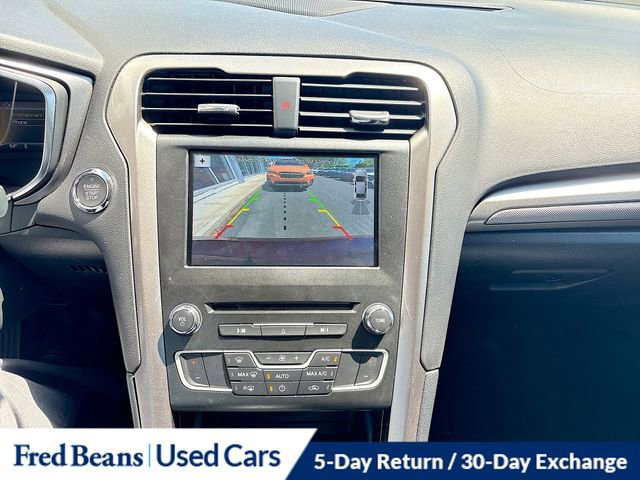 Used 2017 Ford Fusion SE w/ Fusion SE Technology Package FWD image 12