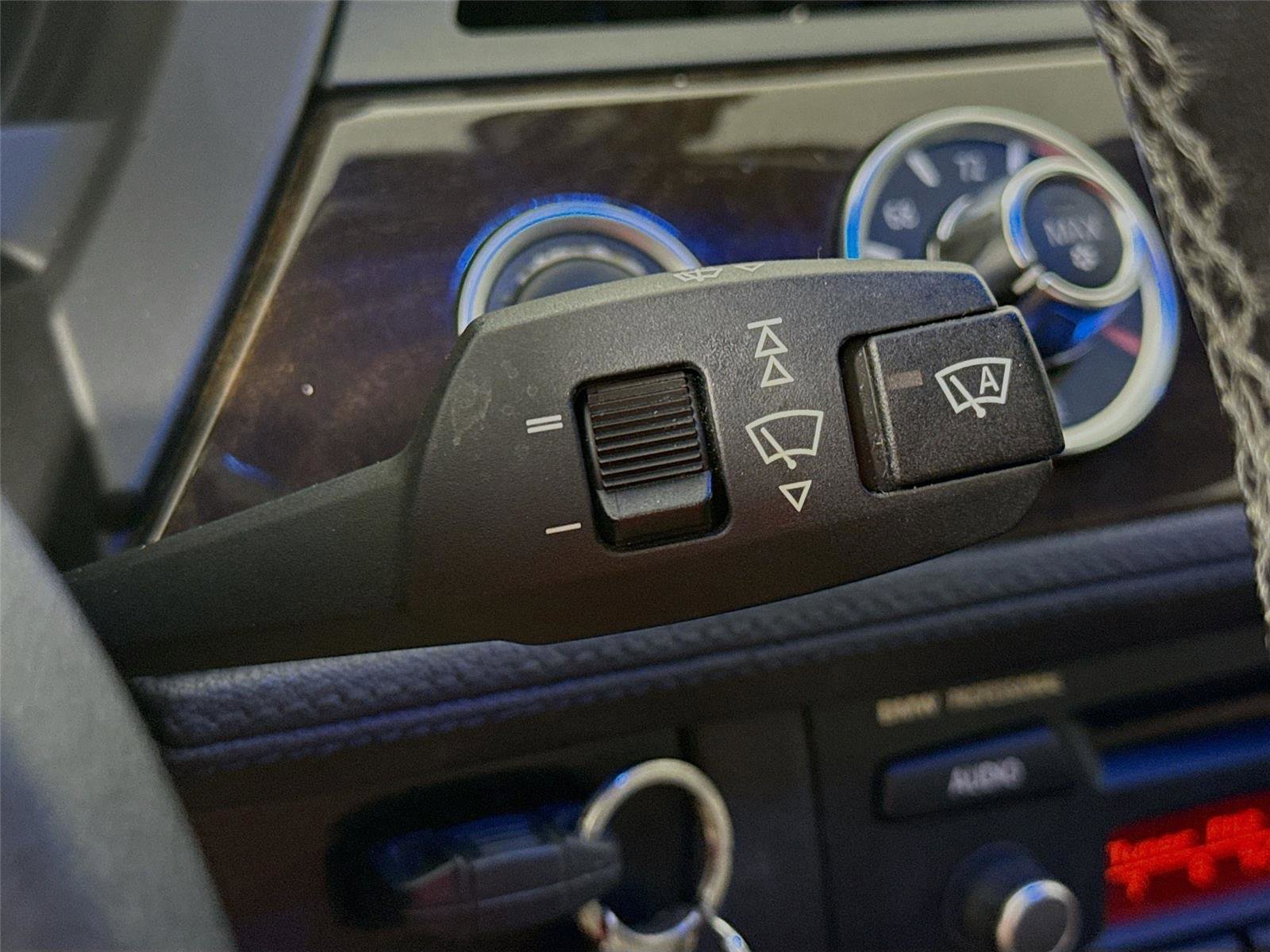 Used 2011 BMW Z4 sDrive30i image 6