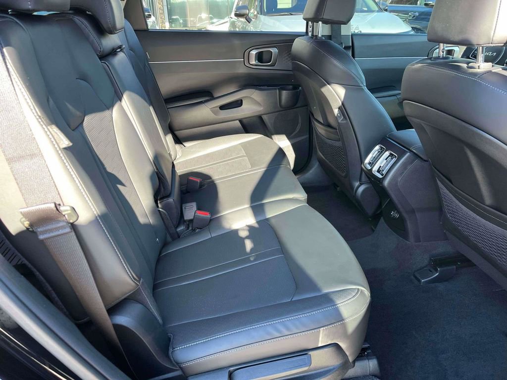 Certified 2025 Kia Sorento S w/ Panoramic Sunroof Package image 10