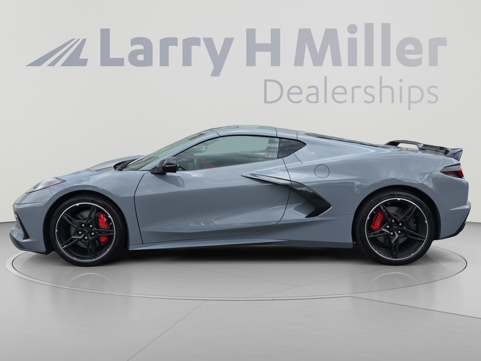 Used 2024 Chevrolet Corvette Stingray Preferred Cpe w/ Z51 Performance Package RWD image 2