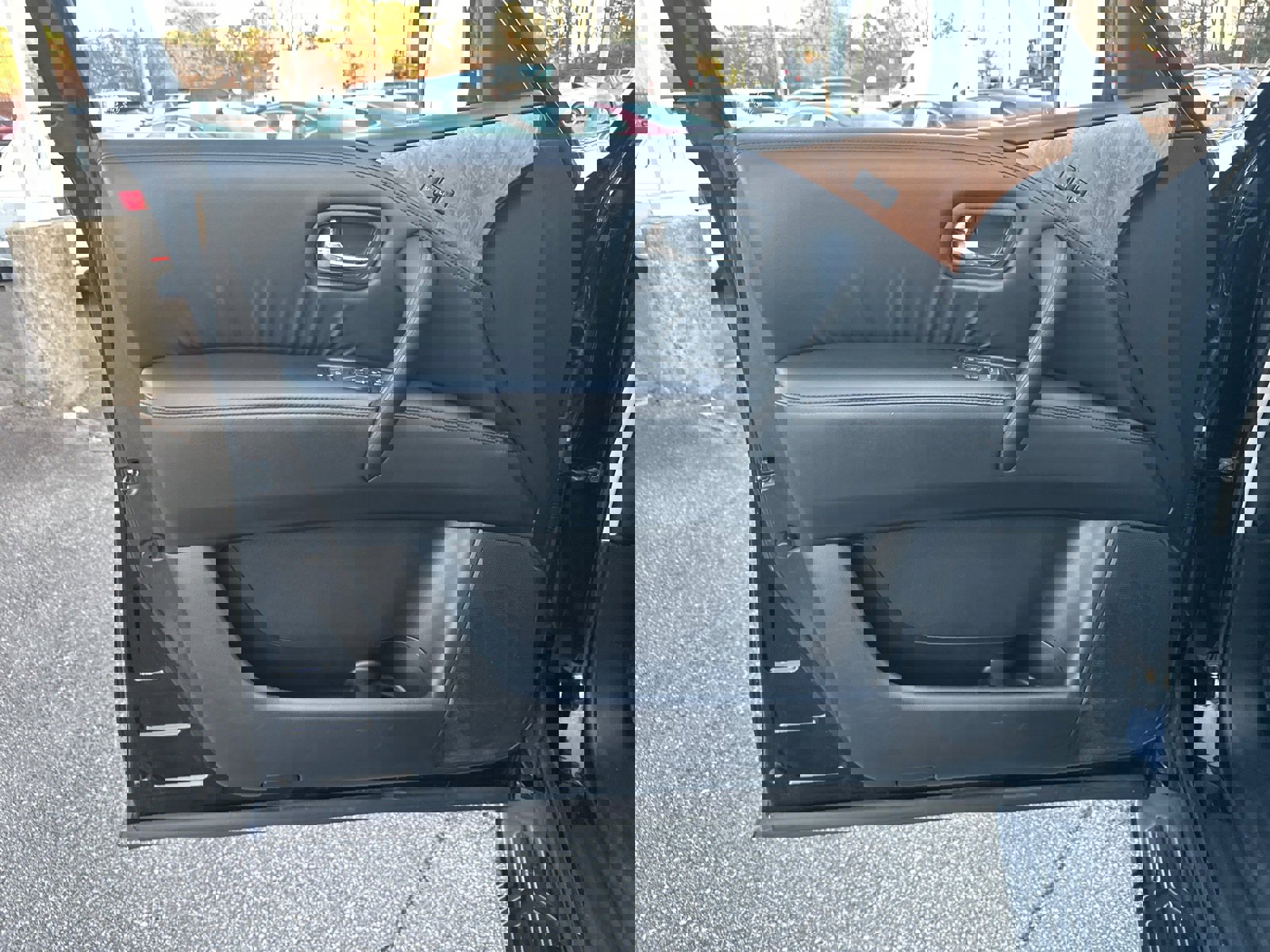 Used 2023 Nissan Armada SL w/ Captain's Chairs Package image 10