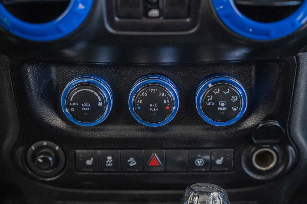 Used 2015 Jeep Wrangler Unlimited Rubicon w/ Connectivity Group image 21