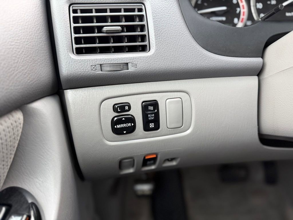 Used 2005 Toyota Sienna LE image 32