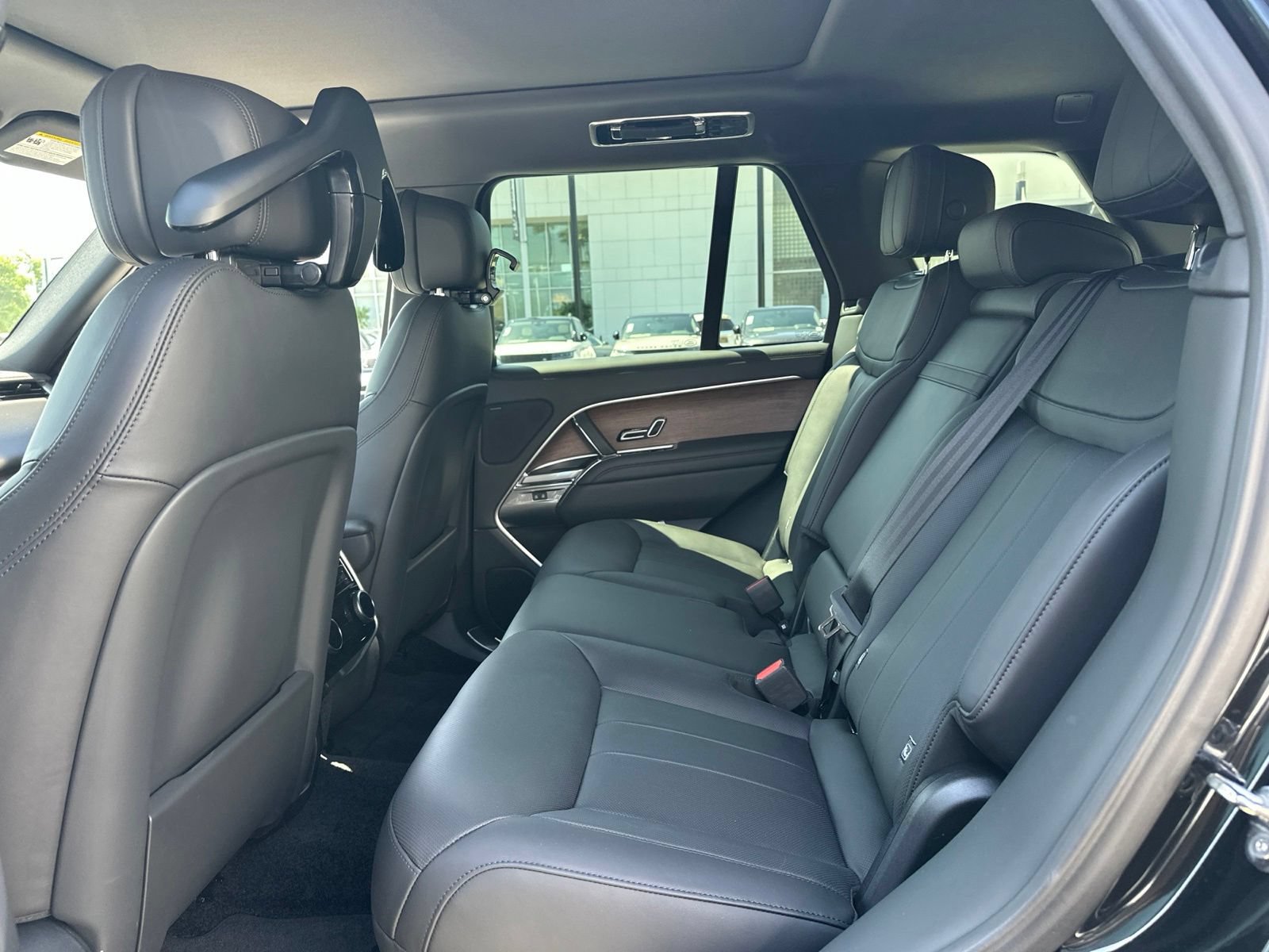 Certified 2025 Land Rover Range Rover SE AWD/4WD image 18