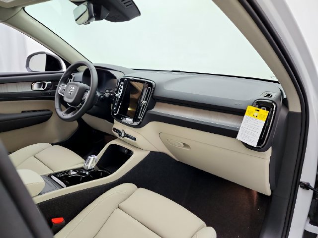 New 2026 Volvo XC40 B5 Ultra w/ Climate Package AWD/4WD image 17