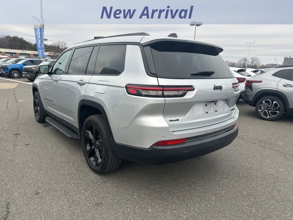 Used 2024 Jeep Grand Cherokee L Limited w/ Black Appearance Package image 4