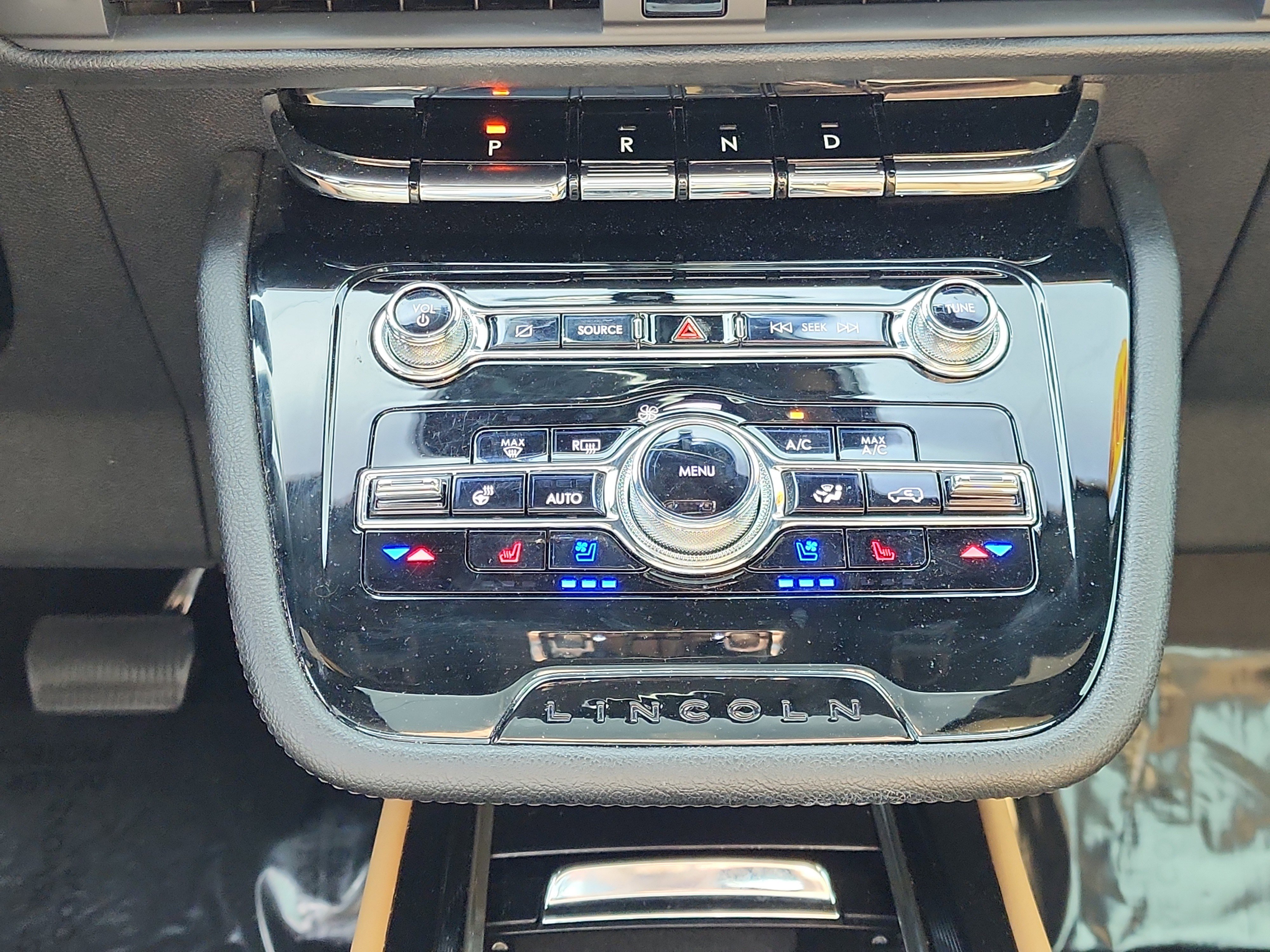 Used 2022 Lincoln Corsair Reserve w/ Luxury Package image 18