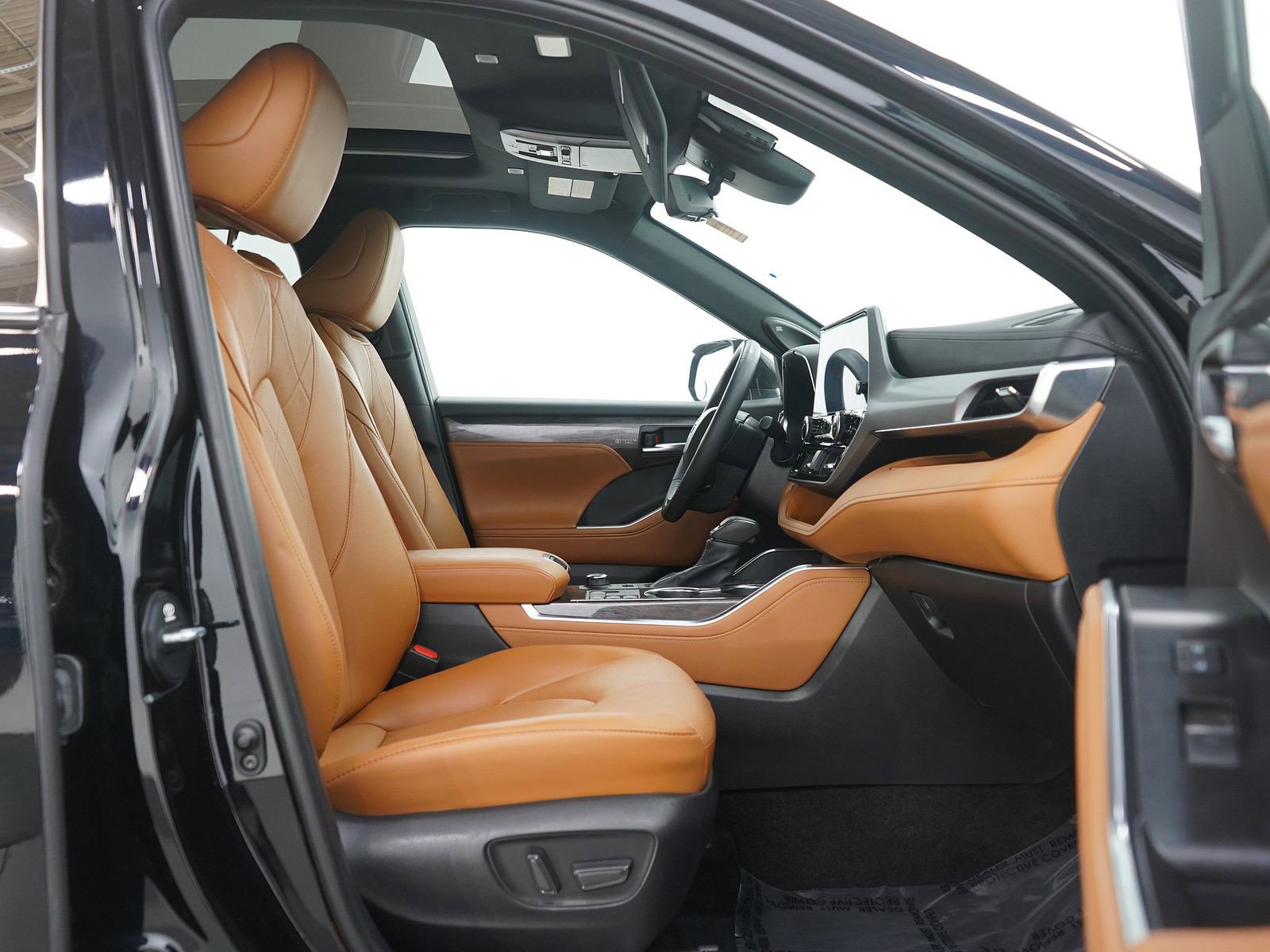 Used 2023 Toyota Highlander Platinum image 10