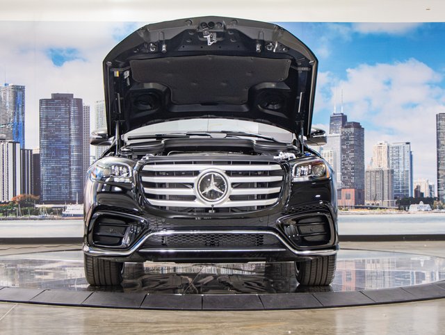 Used 2026 Mercedes-Benz GLS 450 4MATIC image 4