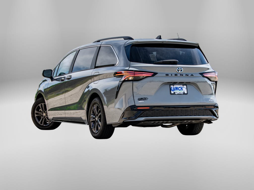 Used 2024 Toyota Sienna XSE w/ XSE Plus Package AWD/4WD image 8