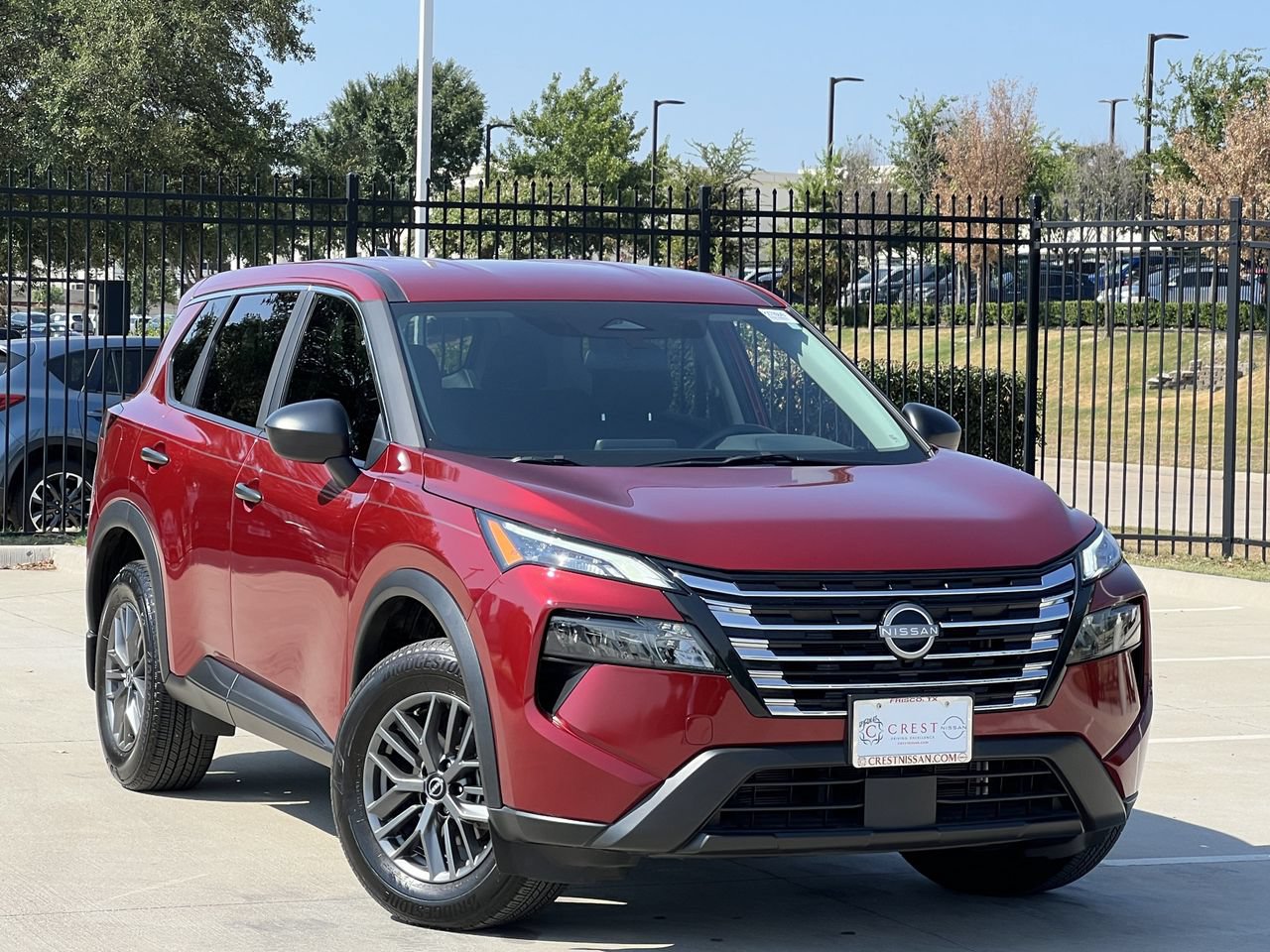Used 2025 Nissan Rogue S FWD image 2