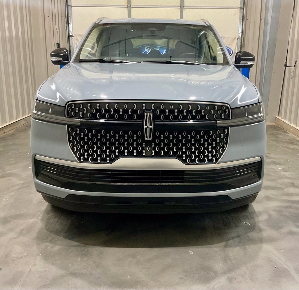 Used 2025 Lincoln Navigator Reserve AWD/4WD image 5