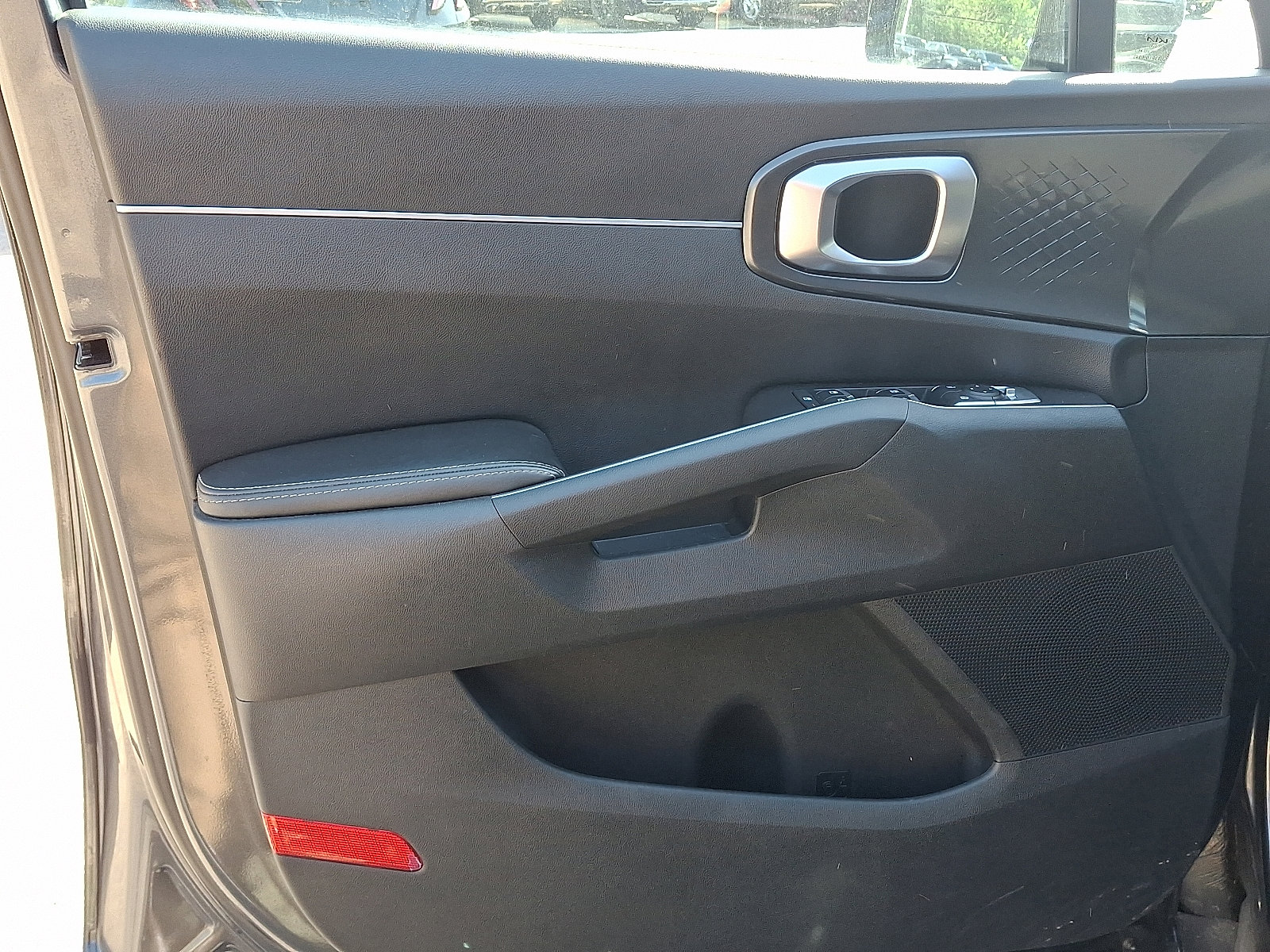 Used 2022 Kia Sorento LX image 12