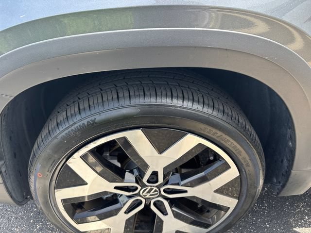 Certified 2023 Volkswagen Taos SEL AWD/4WD image 30