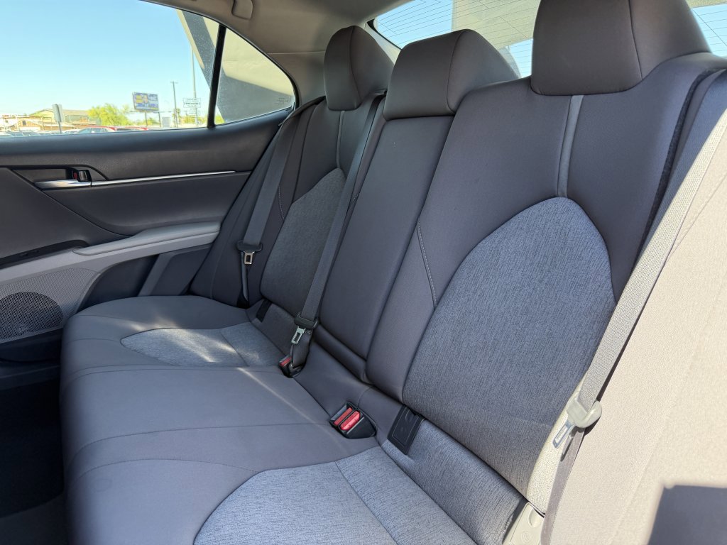 Used 2021 Toyota Camry LE image 31