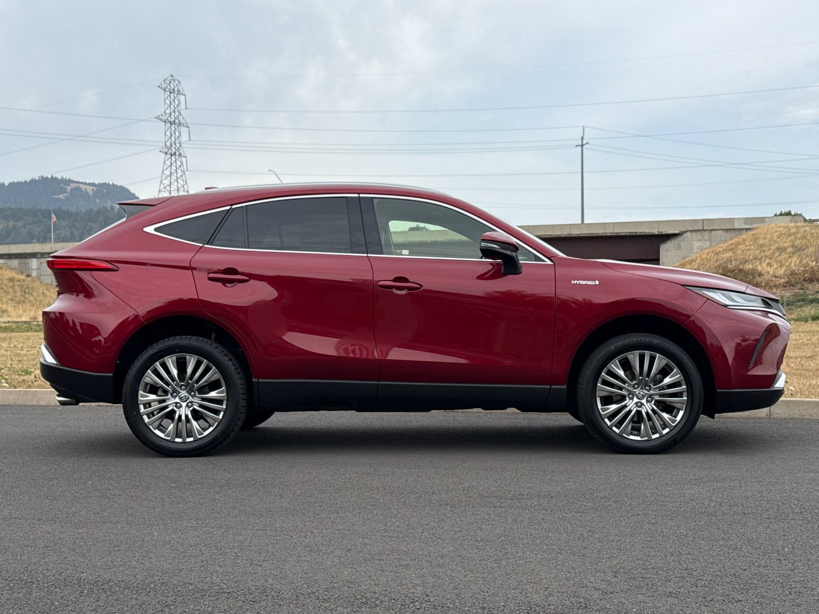 Used 2021 Toyota Venza Limited w/ Advanced Technology Package AWD/4WD image 2