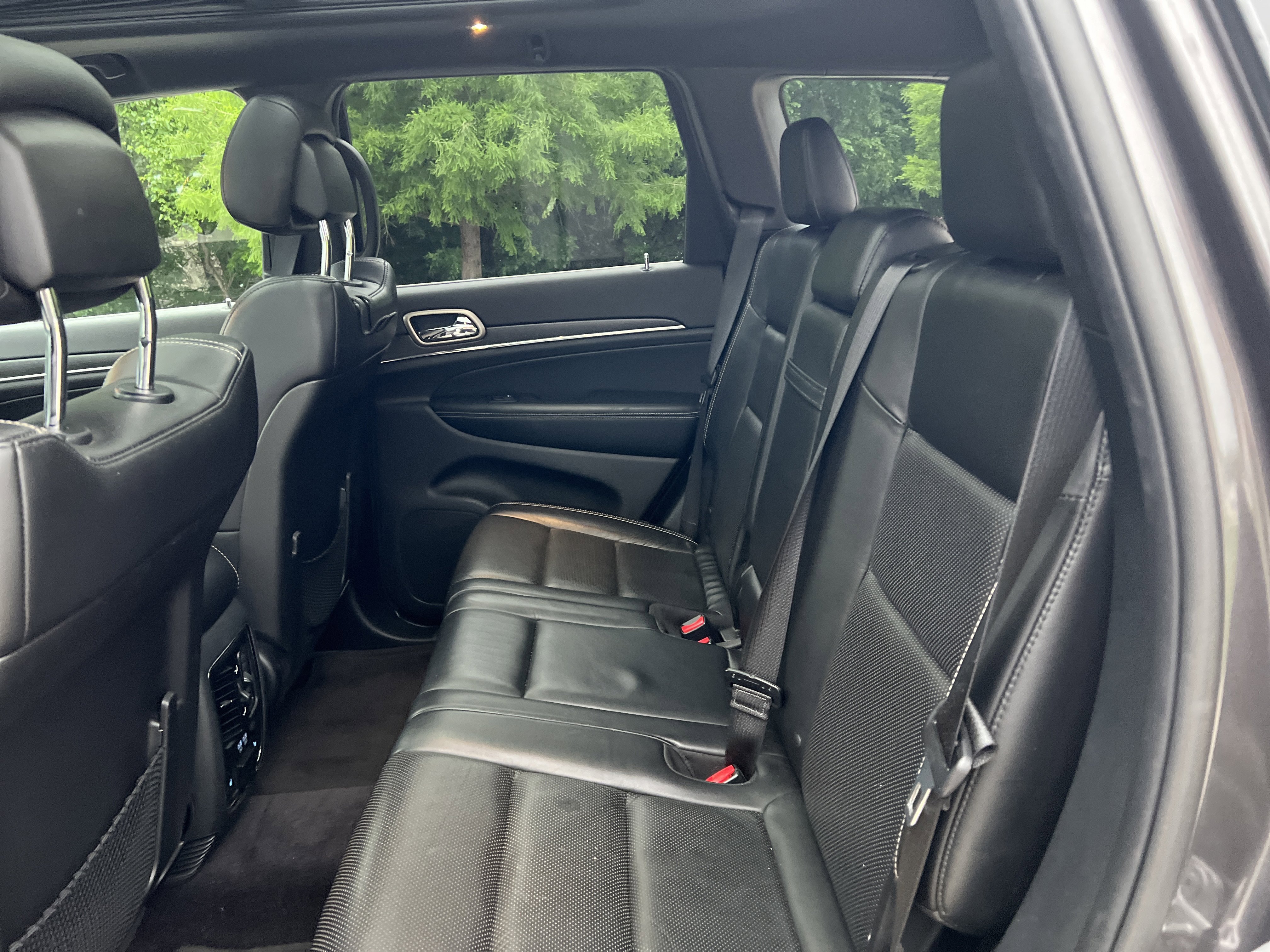 Used 2017 Jeep Grand Cherokee Limited w/ Luxury Group II RWD image 30