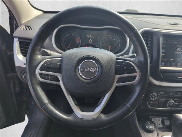 Used 2018 Jeep Cherokee Latitude Plus w/ Cold Weather Group AWD/4WD image 12