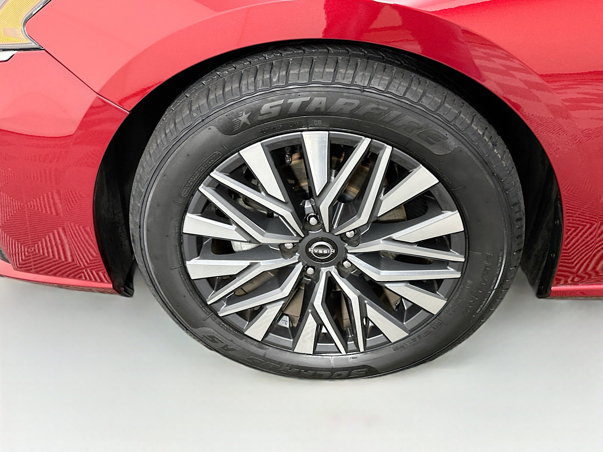 Used 2024 Nissan Altima 2.5 SV image 11